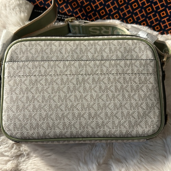 Brandnew Michael Kors Camera Bag - Picture 3 of 8